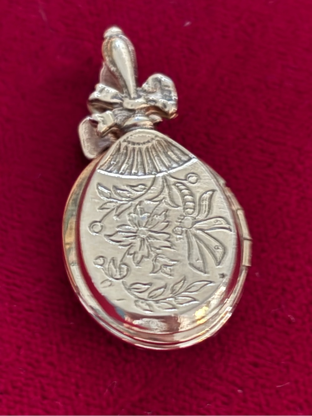 Vintage Goldfill Floral Engraved Locket Pendant